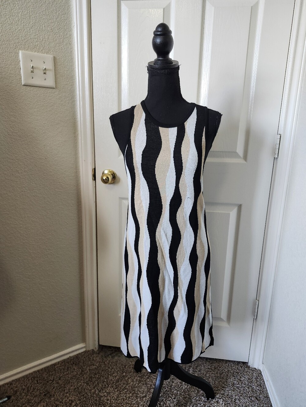 Show Me Your MuMu Sleeveless Wavy-Stripe Midi Dress in Black, White & Beige